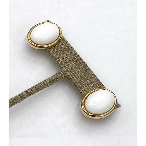 TRIFARI Vintage Earrings Gold Tone White Plastic Cabochon Studs Estate - Picture 2 of 9
